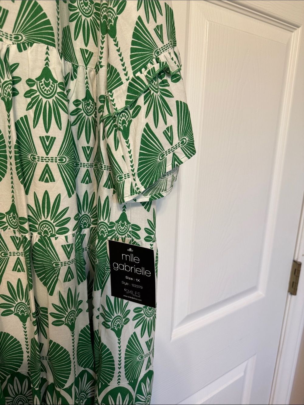 Mlle Gabrielle Green and White Printed Dress. - Picture 2 of 4